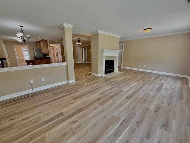 Building Photo - Beautiful 4-Bedroom Home in a Prime Location!