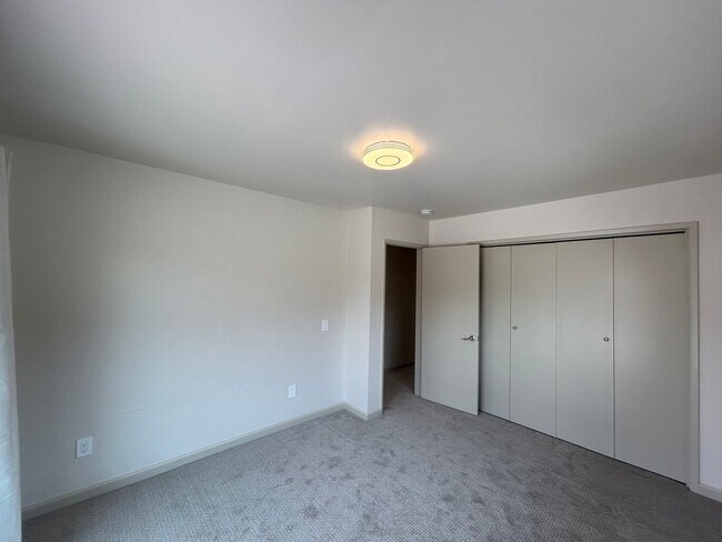 Building Photo - Beautiful Remodeled Home In Cardiff