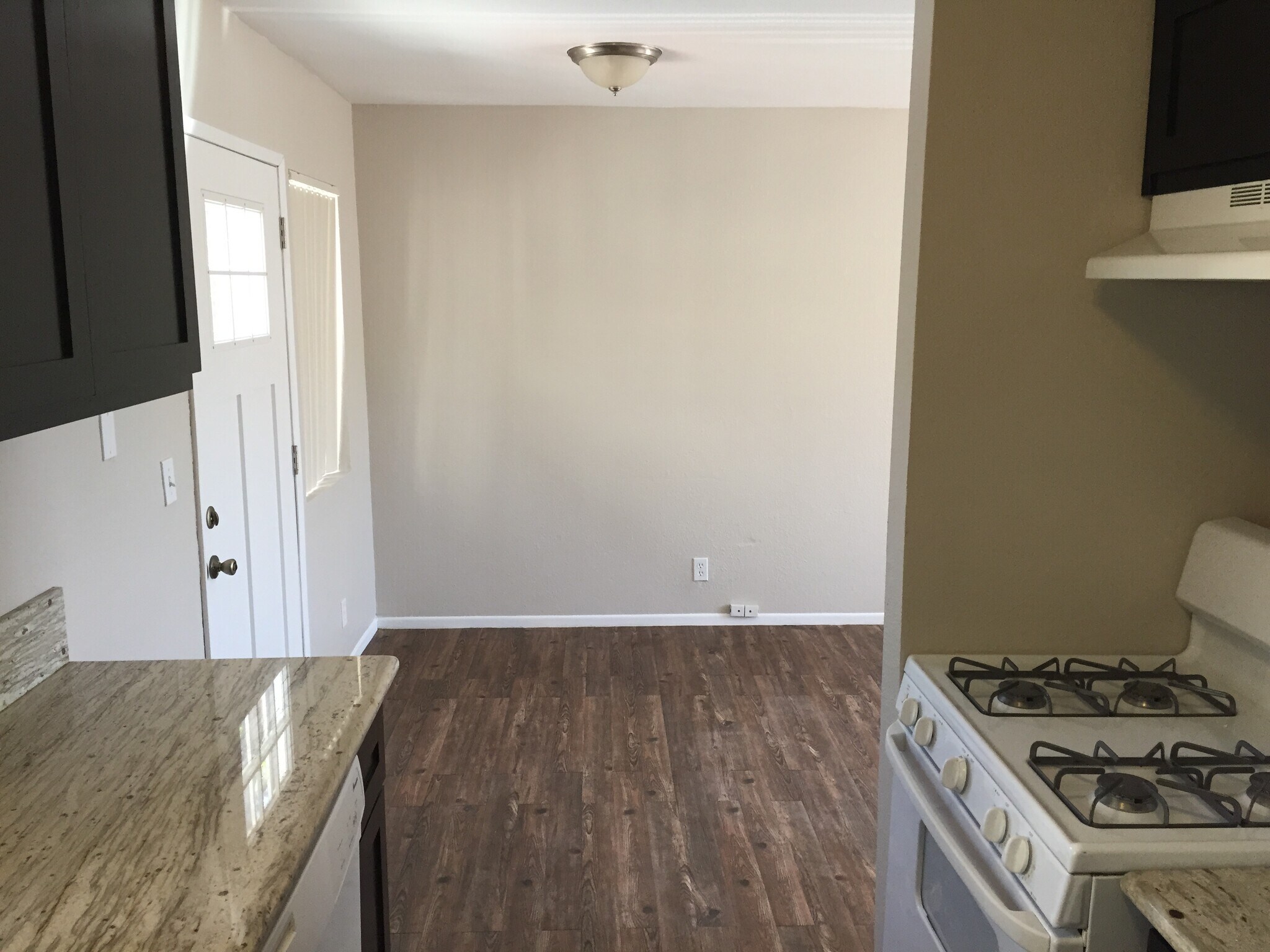 Building Photo - 2123 Alsace Ave