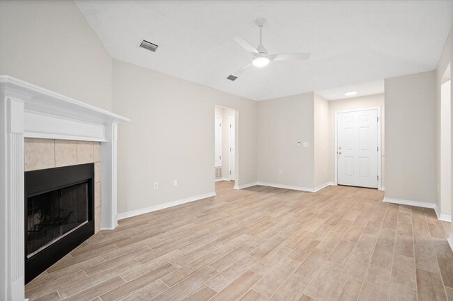 Building Photo - HEART OF DAPHNE LISTING!