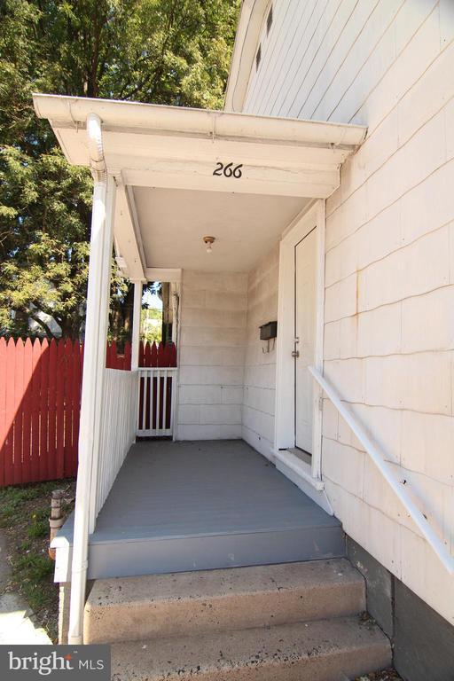Building Photo - 266 Manatawny St