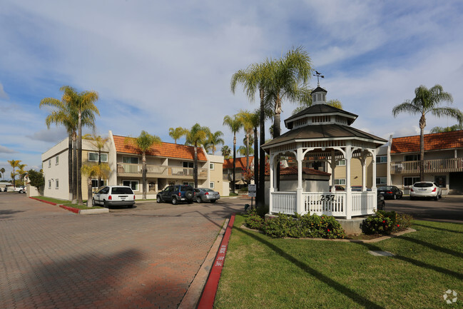 Primary Photo - El Conquistador Apartments