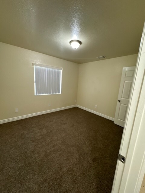 Building Photo - 325-327 E 60th St