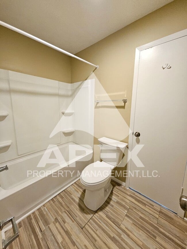 Building Photo - Nice 3Bd 1.5 Townhouse in WEST KNOX off Ce...