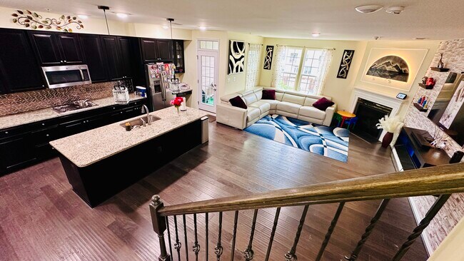 Building Photo - 3220 Yeager Dr