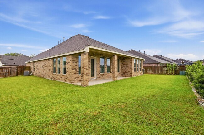 Building Photo - 15551 Blue Lake Dr