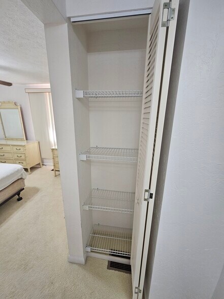 Building Photo - 440 Drummond St