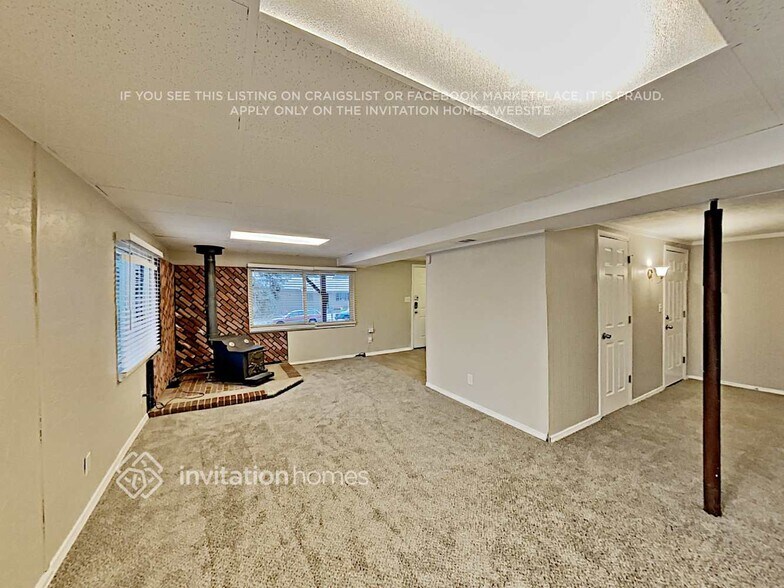 Building Photo - 10110 Depew St