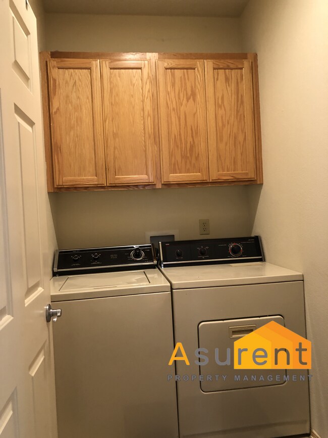 Building Photo - Great Home in Wonderful Neighborhood Avail...