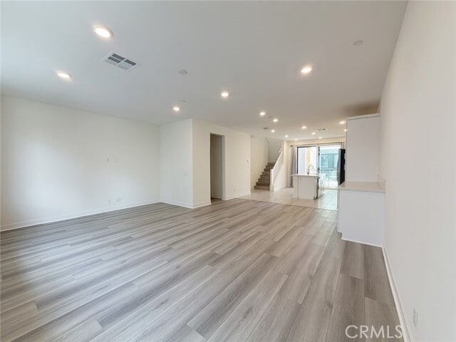 Building Photo - 400 Transport