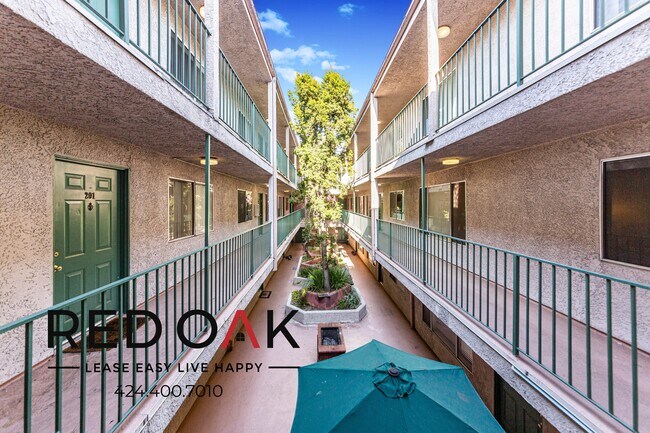 Building Photo - 14748 Burbank Blvd