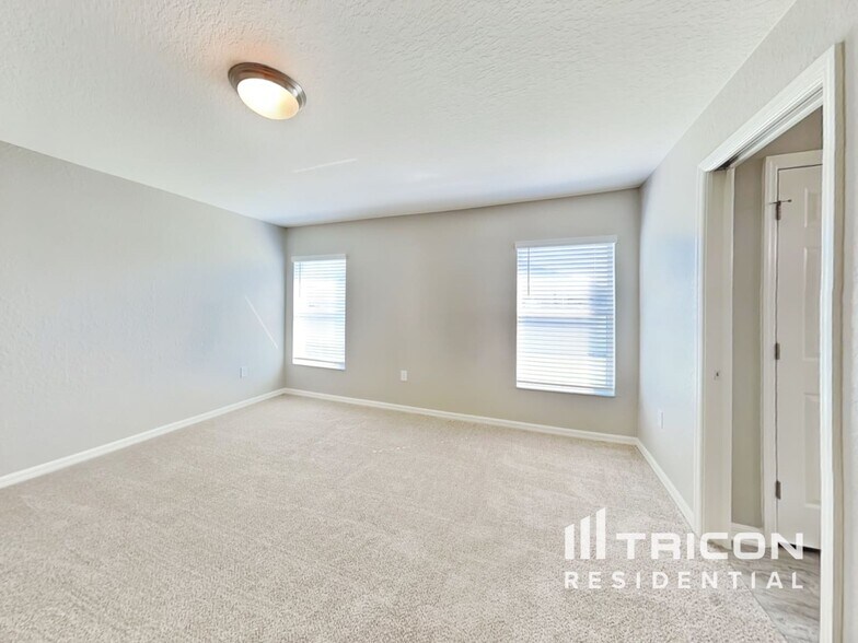 Building Photo - 887 Orleans Dr