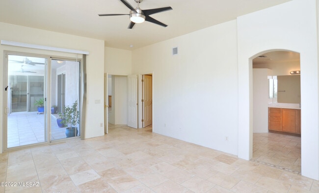 Building Photo - 12866 N High Hawk Dr