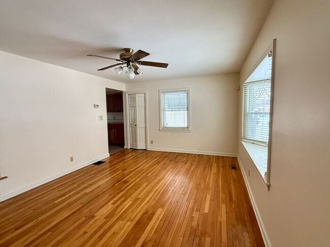 Building Photo - Beautiful 3 Bed, 2 Bath Cape Cod