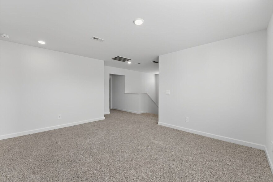 Building Photo - 2143 Rolling Hls Ct