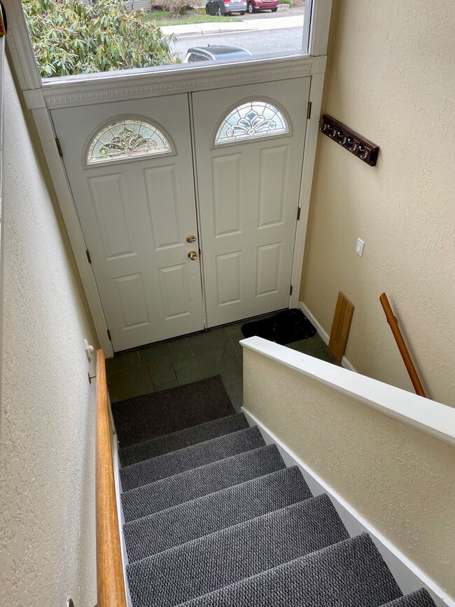 Building Photo - Charming 3 Bed 2.5 Bath Home in Newcastle
