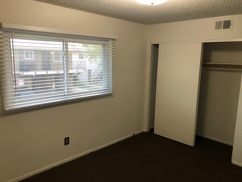 Building Photo - 1006 W Calle del Sol