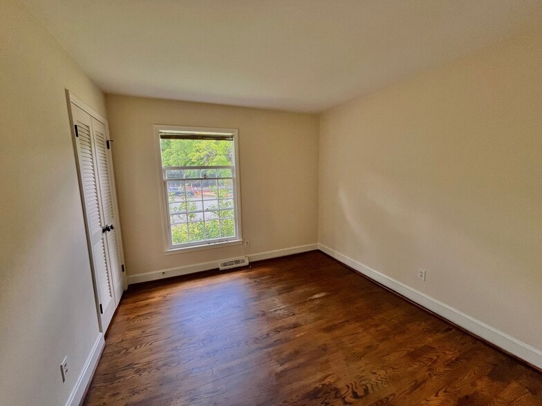 Building Photo - 7113 Rockcliff Ct