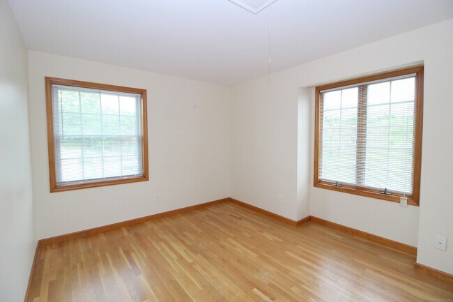 Building Photo - 107 Saugatuck Ave