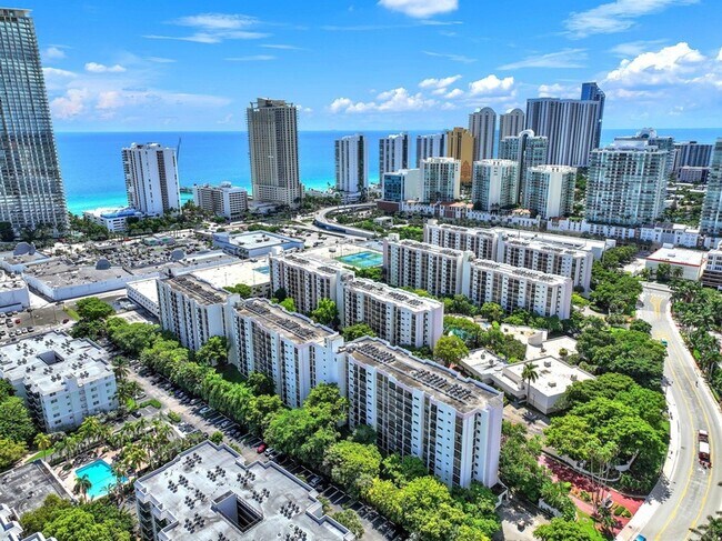 Building Photo - 16909 N Bay Rd