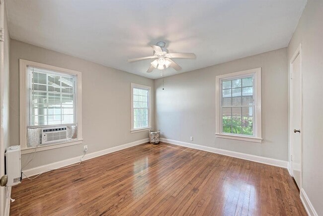 Building Photo - 1505 Justin Ln