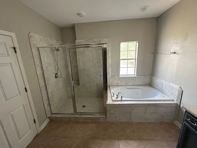 Building Photo - 22 Sir Lancelot Way