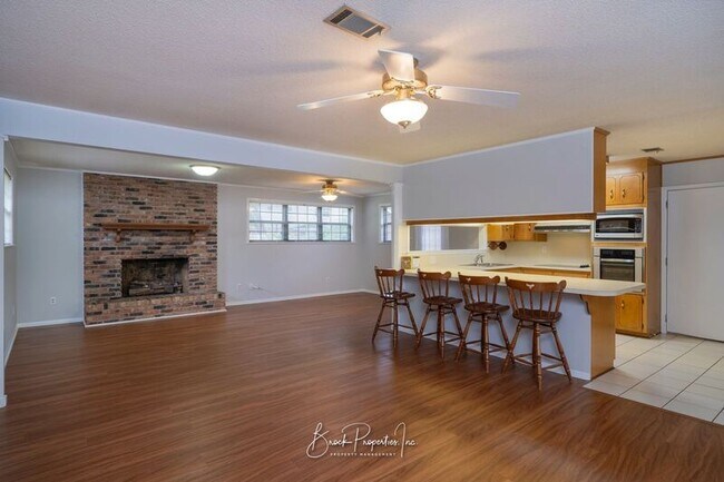 Building Photo - 6395 Duquesne Dr