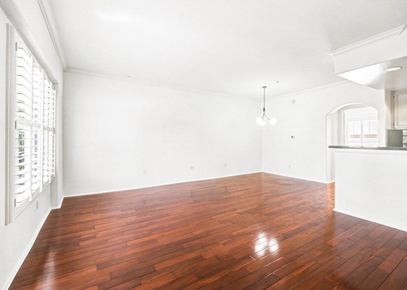 Building Photo - 5200 Premiere Hills Cir