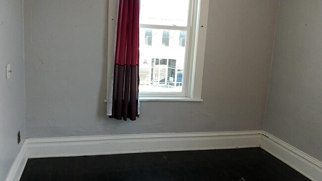 Building Photo - 7 E Main St