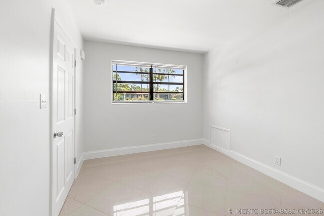 Building Photo - 477 NE 35th St