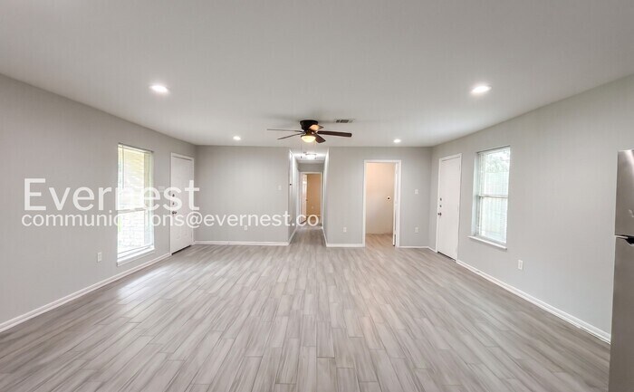Building Photo - 8117 Richland Dr