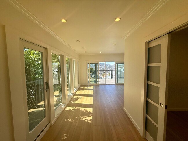 Building Photo - 1053 De Haro St