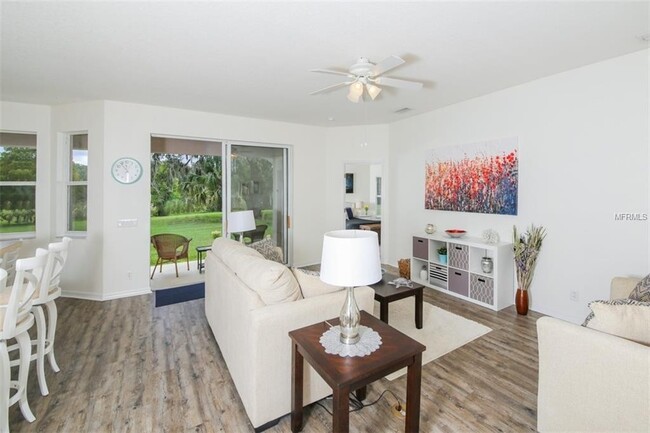 Building Photo - ANNUAL - 4/2.5 LARGE/CLEAN  HOME - GATED C...