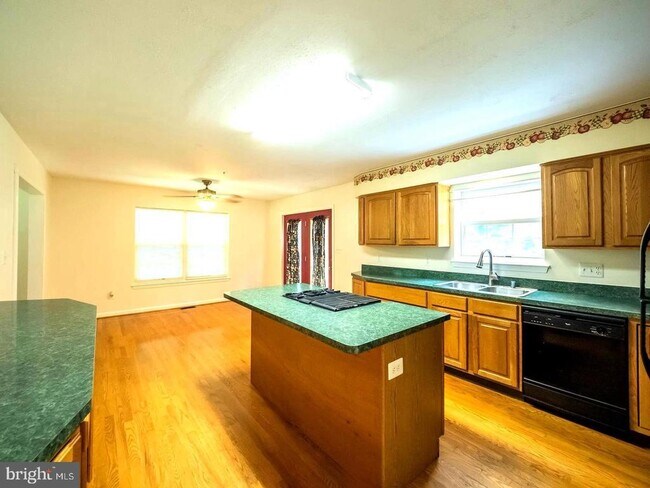 Building Photo - 7701 Croom Rd