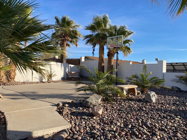 Building Photo - 2808 Janet Dr