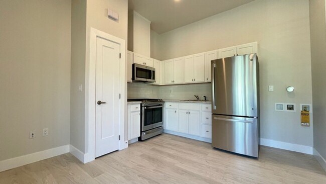 Building Photo - 3680 Broad St