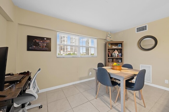 Building Photo - 95 N Birch Rd