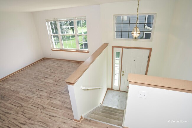 Building Photo - 923 Emerald Dr