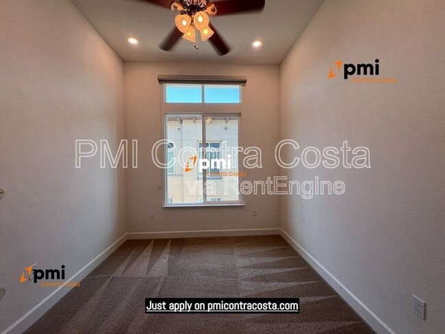 Building Photo - 5217 S Esprit Loop