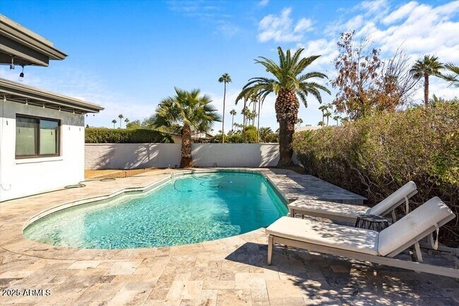 Building Photo - 6547 E Voltaire Ave