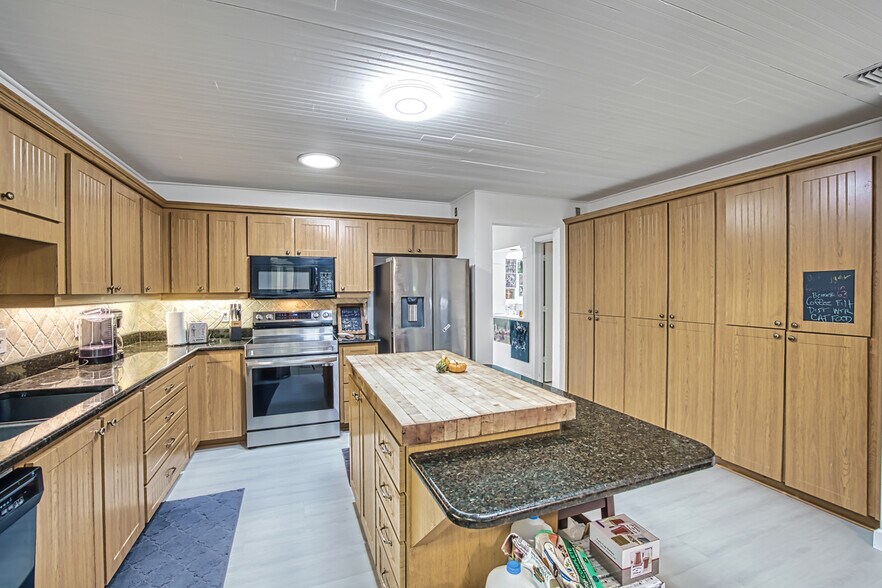 Building Photo - 2490 Outrigger Ln