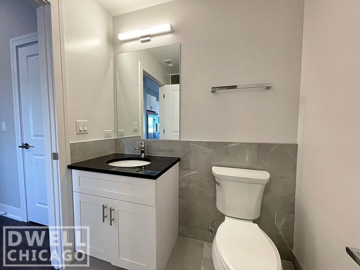 Building Photo - 1724 W Greenleaf Ave