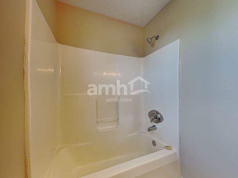 Building Photo - 424 Hartford Ct