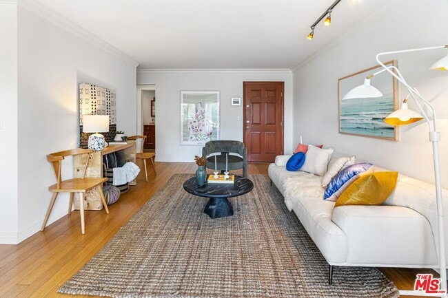 Building Photo - 1154 S Barrington Ave