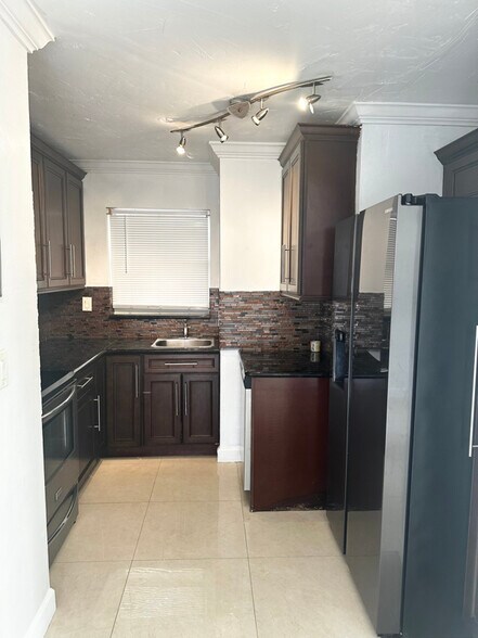 Primary Photo - 8840 Fontainebleau Blvd