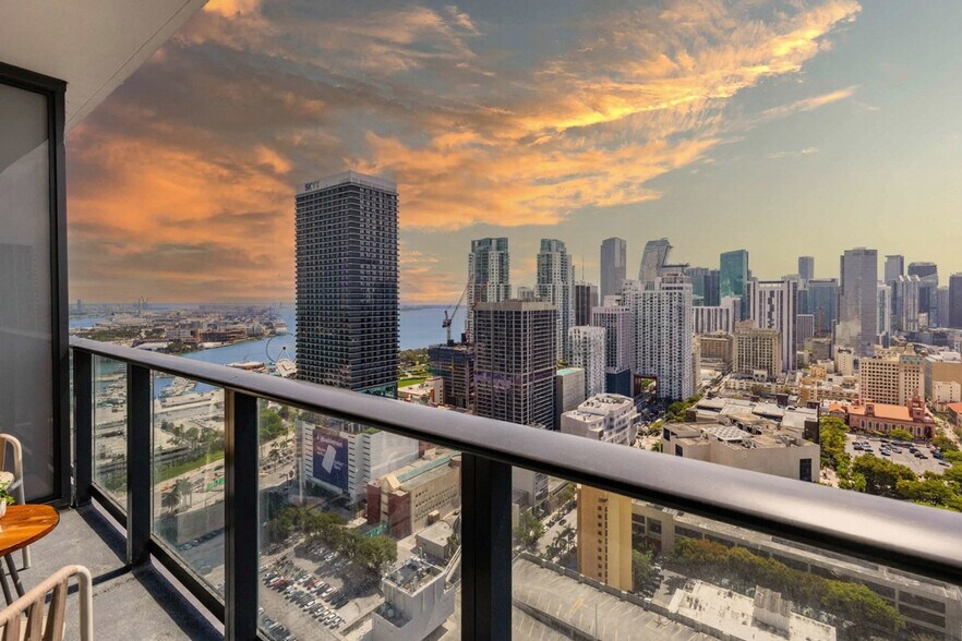 Building Photo - 601 NE 1st Ave