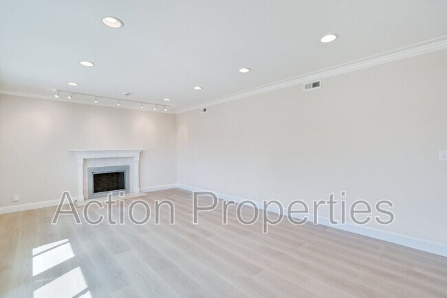 Building Photo - 3806 Century Dr