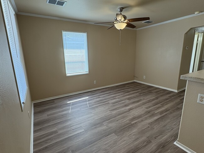 Building Photo - 10002 Sugarvine Ln