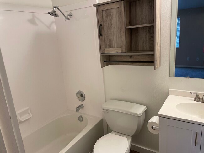 Building Photo - 2406 E 1170 S