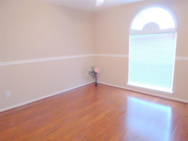 Building Photo - 22610 Cascade Springs Dr
